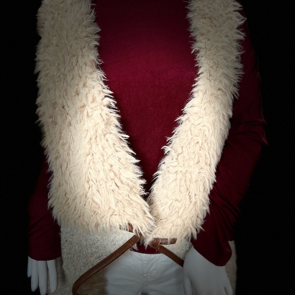 Anthropologie Love Tree Shearling Sherpa Faux Fur Vest - Monogrammed BAS - Picture 6 of 6